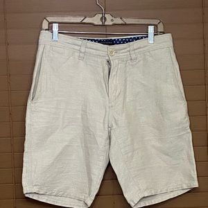 Very nice men’s shorts kaki size 28